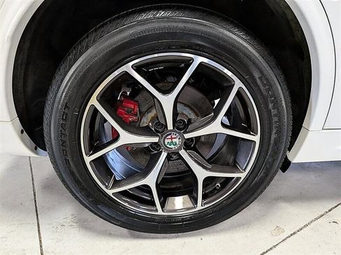 Used 2020 Alfa Romeo Stelvio Ti w/ Active Blind Spot Package AWD/4WD image 13