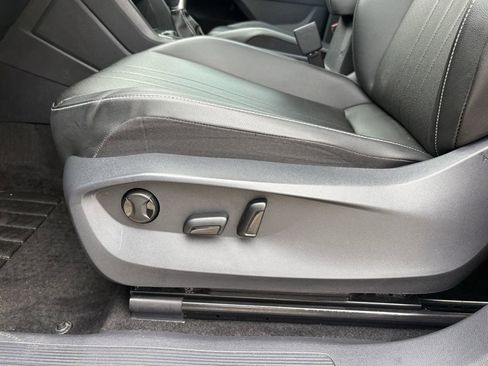 Used 2023 Volkswagen Tiguan SE FWD image 13