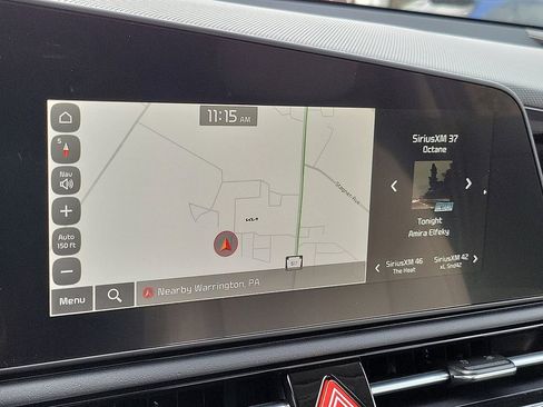 Used 2024 Kia Niro EX Touring image 12