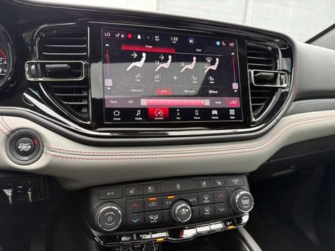 Used 2023 Dodge Durango GT RWD image 31