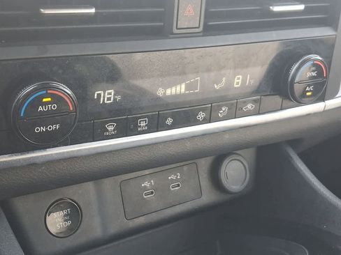 Used 2025 Nissan Rogue SV image 25