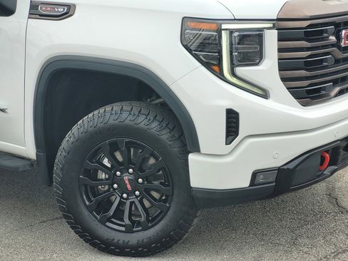 Used 2022 GMC Sierra 1500 AT4X image 9