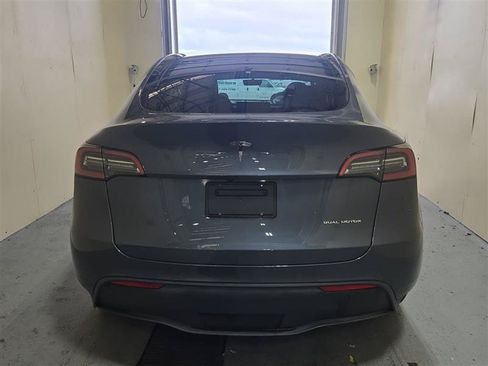 Used 2021 Tesla Model Y Long Range AWD/4WD image 4