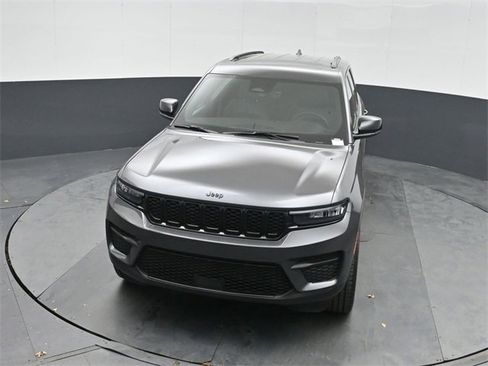 New 2025 Jeep Grand Cherokee Altitude image 34