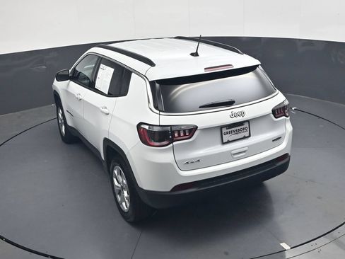 Used 2025 Jeep Compass Latitude AWD/4WD image 27