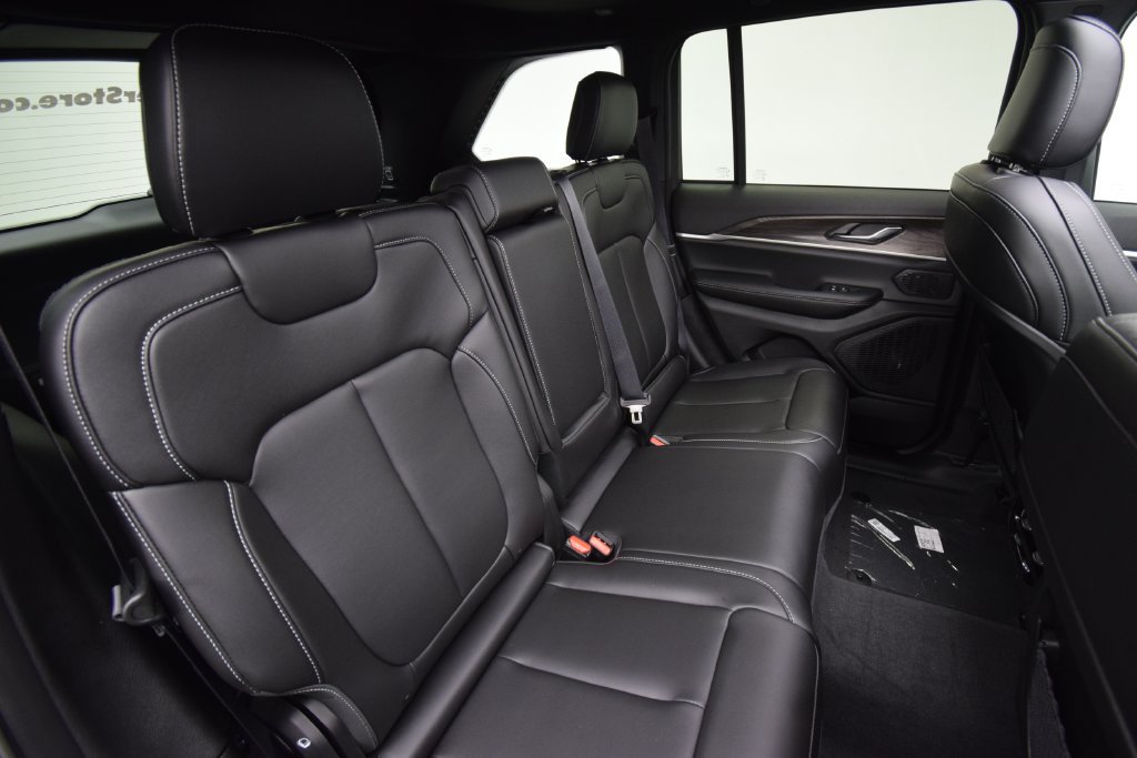 New 2027 Jeep Grand Cherokee Limited AWD/4WD image 19