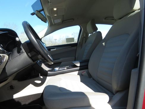 Used 2018 Ford Fusion SE image 10