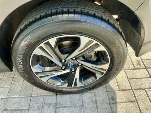 Used 2024 Subaru Crosstrek 2.0i Premium image 11