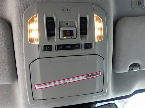 Certified 2023 Toyota Highlander XLE image 32