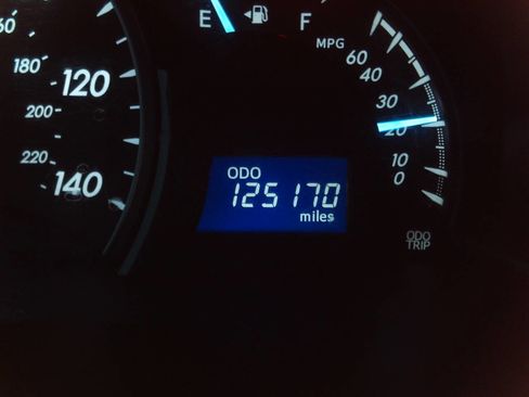 Used 2012 Toyota Camry LE image 34