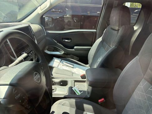 Used 2025 Nissan Frontier SV RWD image 9