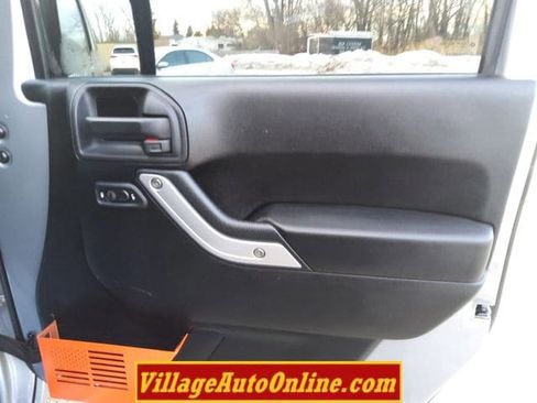 Used 2014 Jeep Wrangler Unlimited Rubicon w/ Connectivity Group image 28