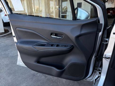 Used 2025 Nissan Versa SV FWD image 18