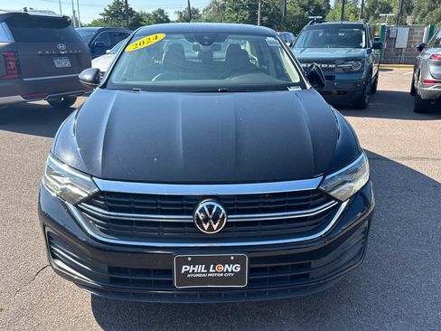 Used 2024 Volkswagen Jetta SE FWD image 18