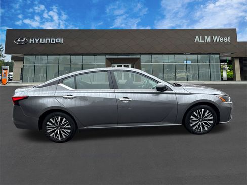 Used 2025 Nissan Altima 2.5 SV image 4