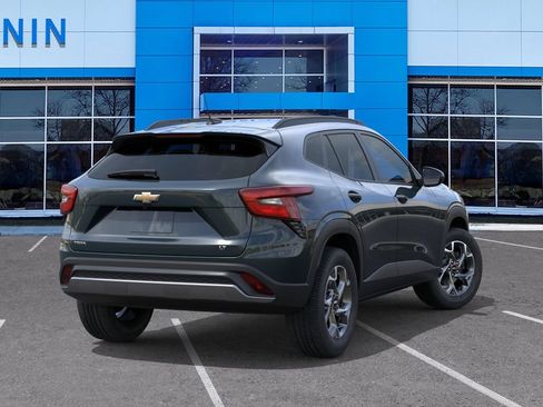 New 2026 Chevrolet Trax LT w/ LT Convenience Package FWD image 5