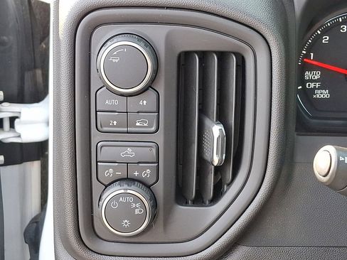 Used 2023 Chevrolet Silverado 1500 Custom image 17