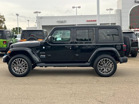 Used 2023 Jeep Wrangler Unlimited Sahara AWD/4WD image 7
