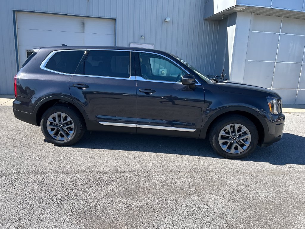 Used 2025 Kia Telluride LX FWD image 8