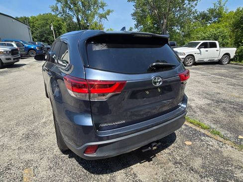 Used 2019 Toyota Highlander XLE FWD image 5