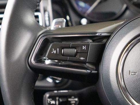 Certified 2026 Porsche Macan image 33