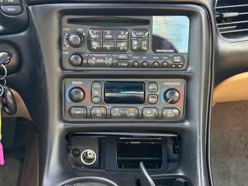 Used 2000 Chevrolet Corvette Coupe w/ Memory Pkg RWD image 17