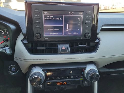 Used 2021 Toyota RAV4 XLE w/ Convenience Package image 22