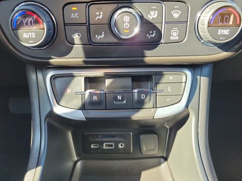 Used 2022 GMC Terrain SLT FWD image 23