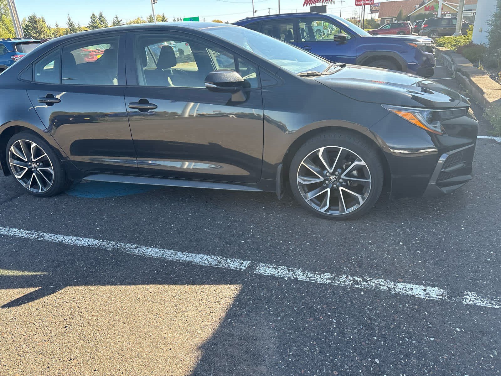Used 2022 Toyota Corolla SE FWD image 6