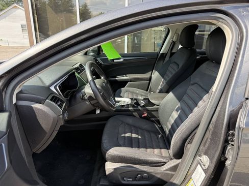 Used 2016 Ford Fusion SE FWD image 11