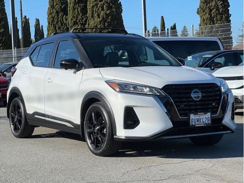 Used 2021 Nissan Kicks SR w/ SR Premium Package image 3