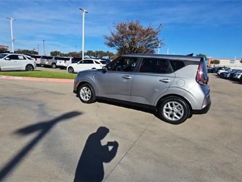 Used 2023 Kia Soul LX w/ LX Technology Package image 5