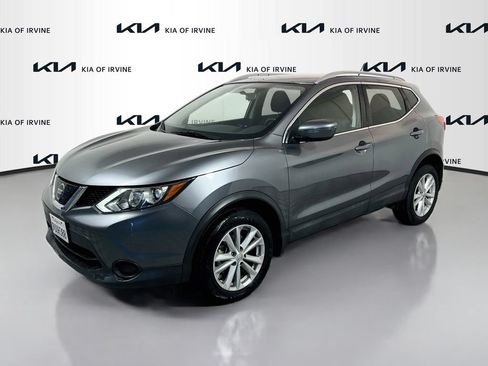Used 2018 Nissan Rogue Sport SV FWD image 3