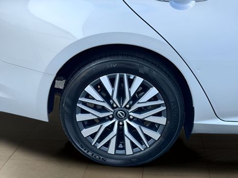Used 2024 Nissan Altima 2.5 SV FWD image 39