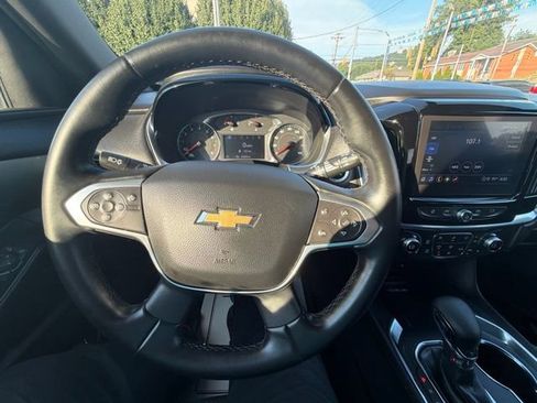 Used 2023 Chevrolet Traverse LT AWD/4WD image 12