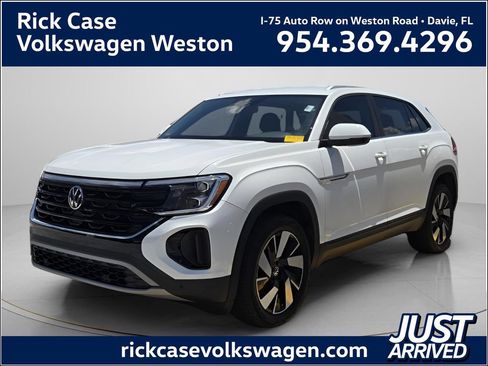 Certified 2024 Volkswagen Atlas Cross Sport SE FWD image 1