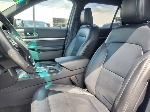 Used 2018 Ford Explorer XLT w/ Equipment Group 202A FWD image 6