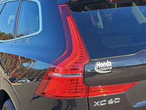 Used 2022 Volvo XC60 B5 Inscription w/ Advanced Package image 40