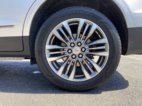 Used 2019 Cadillac XT5 Luxury w/ LPO, Black Ice Package image 6