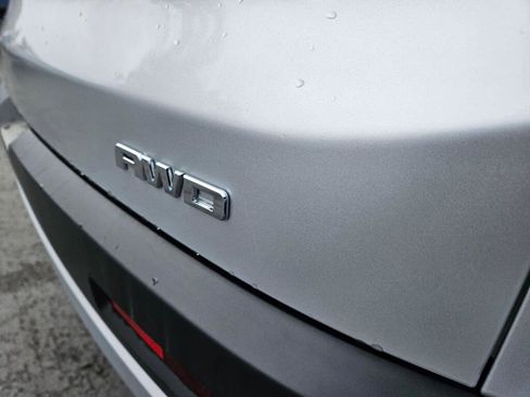 Used 2017 GMC Acadia SLE image 16