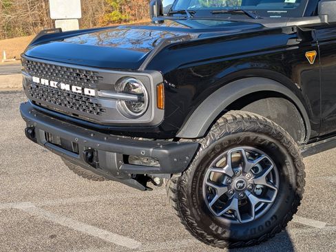 Used 2025 Ford Bronco Badlands image 13