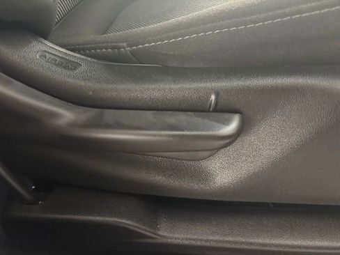 Used 2023 Chevrolet Traverse LT FWD image 23