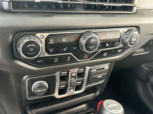 Used 2024 Jeep Gladiator Sport image 14