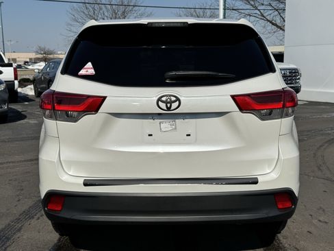 Used 2019 Toyota Highlander LE image 19