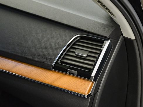 Certified 2025 Volvo XC90 B6 Plus image 15