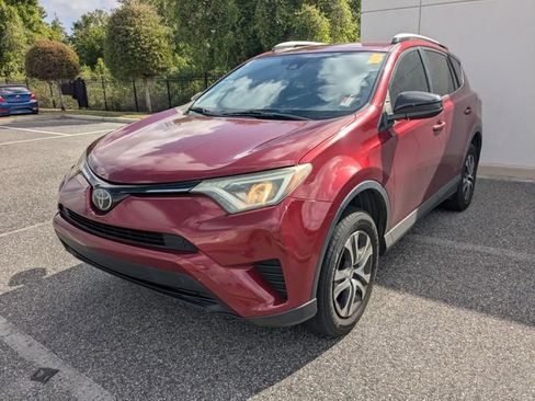 Used 2018 Toyota RAV4 LE image 2