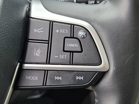 Used 2023 Toyota Highlander Platinum FWD image 23