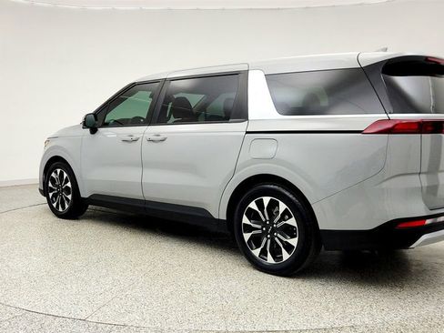 Used 2023 Kia Carnival EX FWD image 7