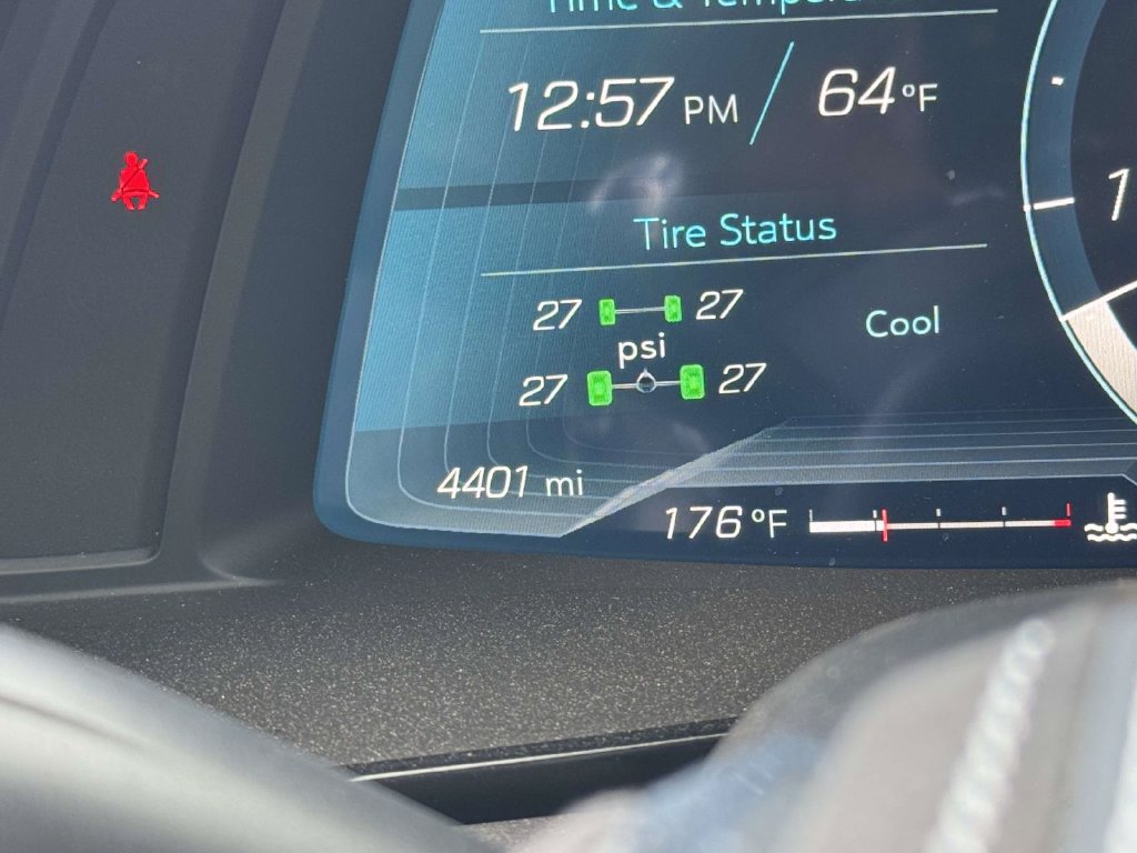 Used 2025 Chevrolet Corvette Stingray Preferred Cpe w/ Z51 Performance Package RWD image 24