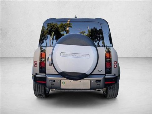 Certified 2022 Land Rover Defender 110 X-Dynamic HSE image 7